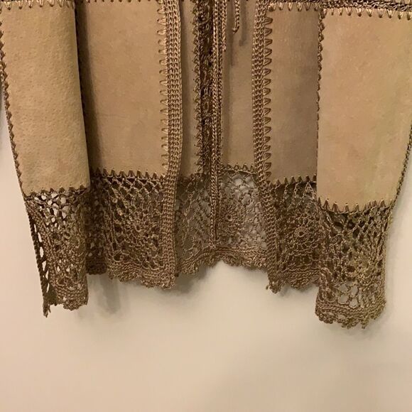 Static vintage suede, crochet jacket with front ties. Crochet cuffs and hem. L - Picture 5 of 9